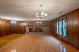 572 Westbury Road photo 4