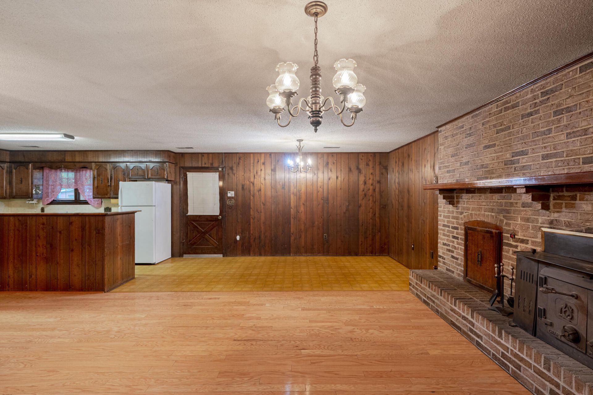 572 Westbury Road Photo 5