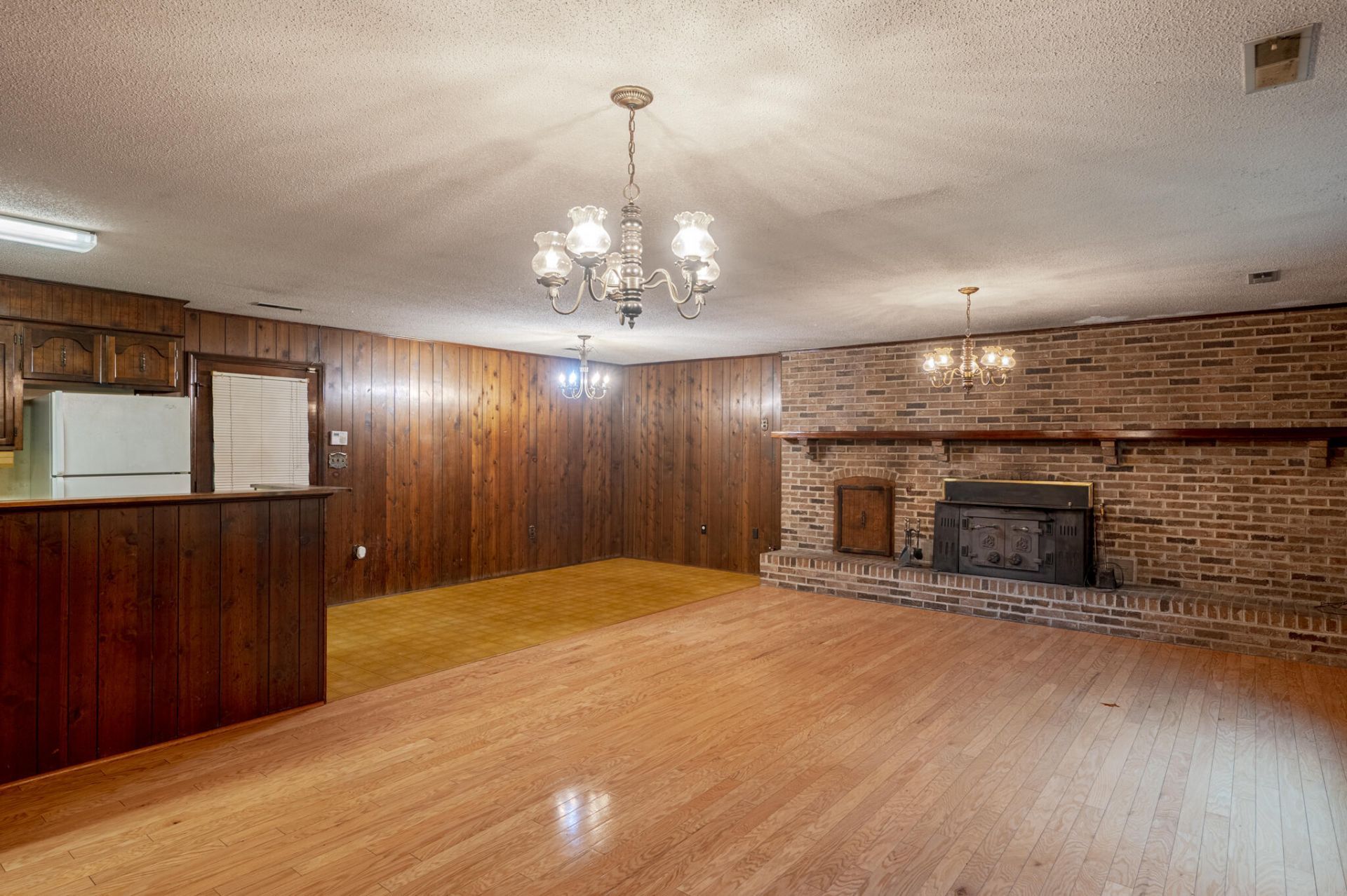 572 Westbury Road Photo 6