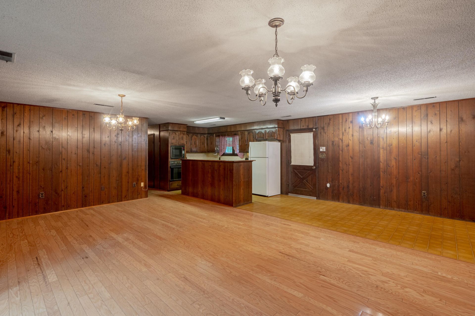 572 Westbury Road Photo 7