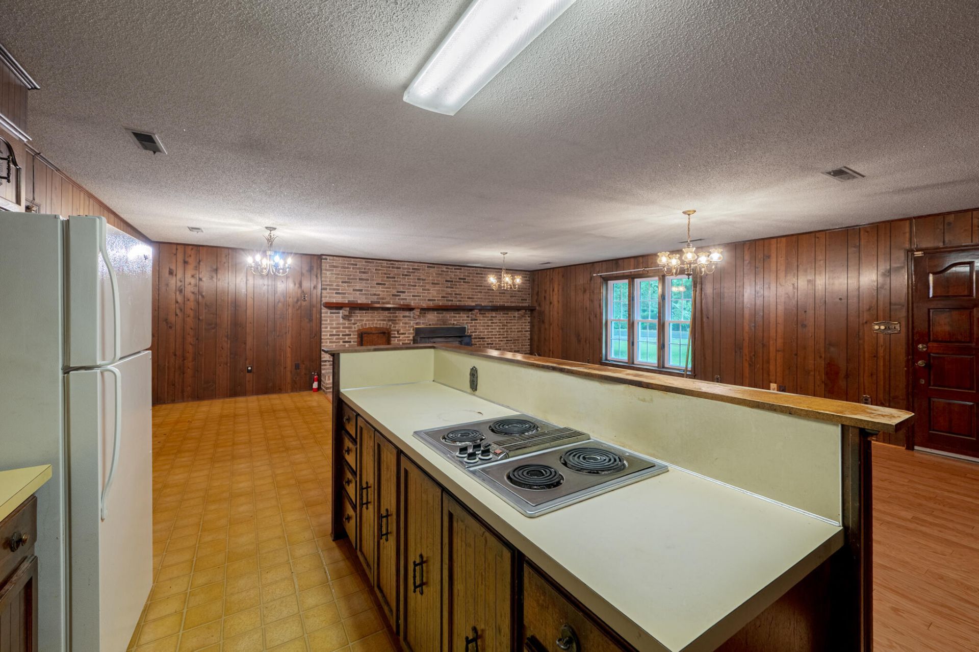 572 Westbury Road Photo 8