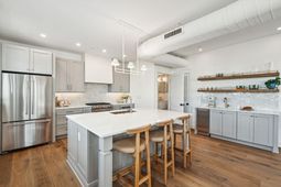 651 King Street  photo 4
