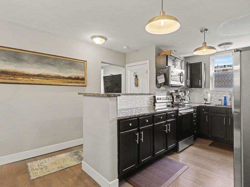 1084 S Champion Avenue, Columbus, OH 43206 Photo 9
