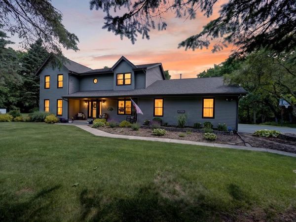 N6W31264 Alberta DRIVE, Delafield, WI 53018