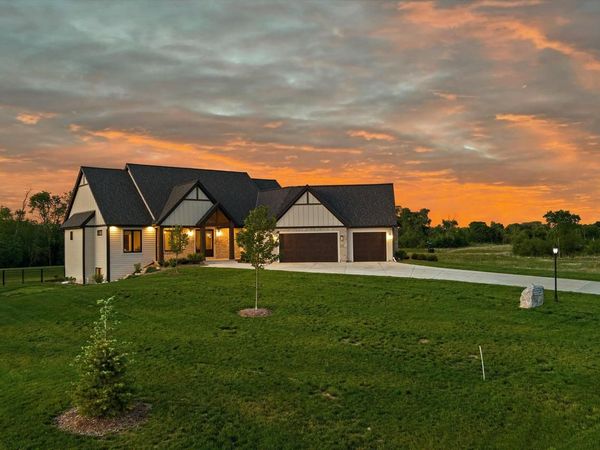 N69W17970 Haven DRIVE, Menomonee Falls, WI 53051