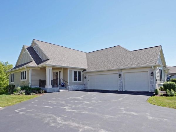 2914 W Villa DRIVE, Franklin, WI 53132