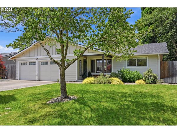 373 PALM AVE, Woodburn, OR 97071