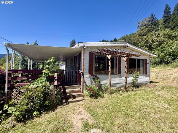 76582 DAVIS RD, Oakridge, OR 97463