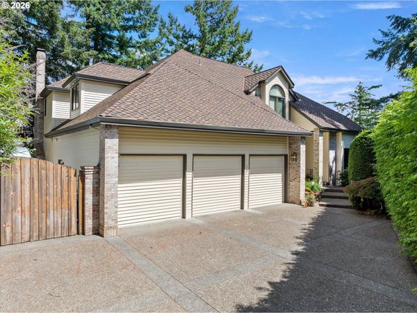 1700 VILLAGE PARK LN, Lake Oswego, OR 97034