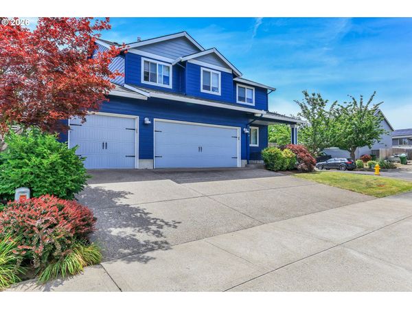 404 VINE AVE, Woodburn, OR 97071