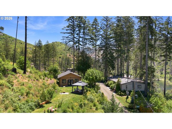 28664 N UMPQUA HWY, Idleyld Park, OR 97447