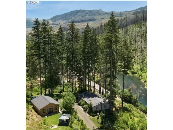 28664 N UMPQUA HWY, Idleyld Park, OR 97447