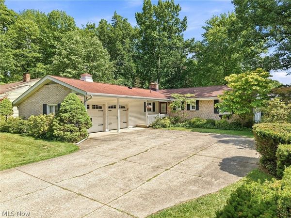8564 Squires Lane NE, Warren, OH 44484