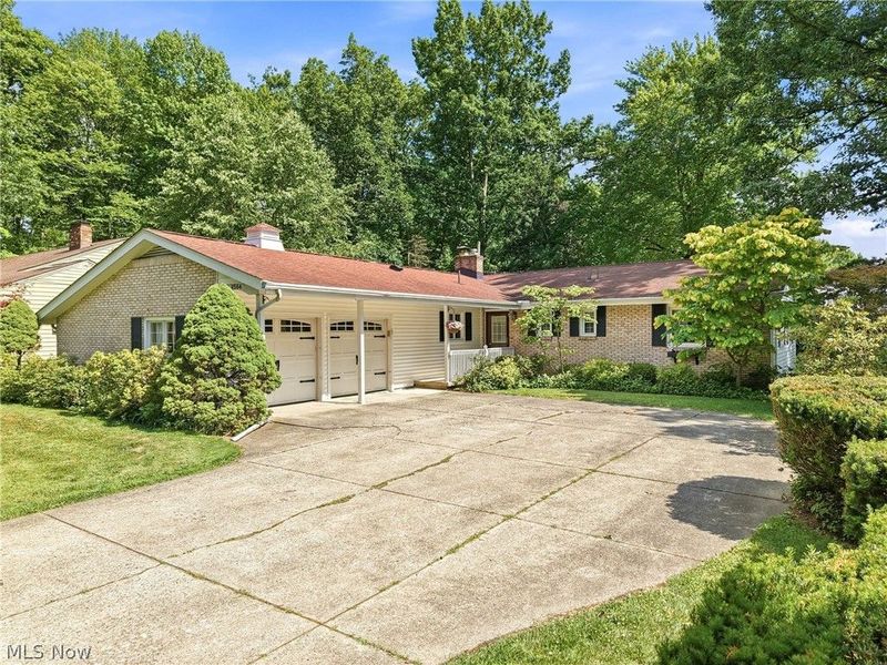 8564 Squires Lane NE, Warren, OH 44484 Photo 1