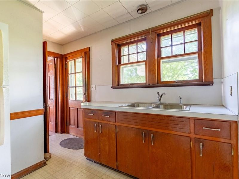 809 Easton Street NE, Canton, OH 44721 Photo 10