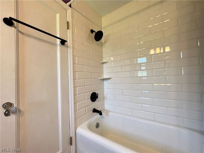 16287 Brewster Road, Cleveland, OH 44112 Photo 41