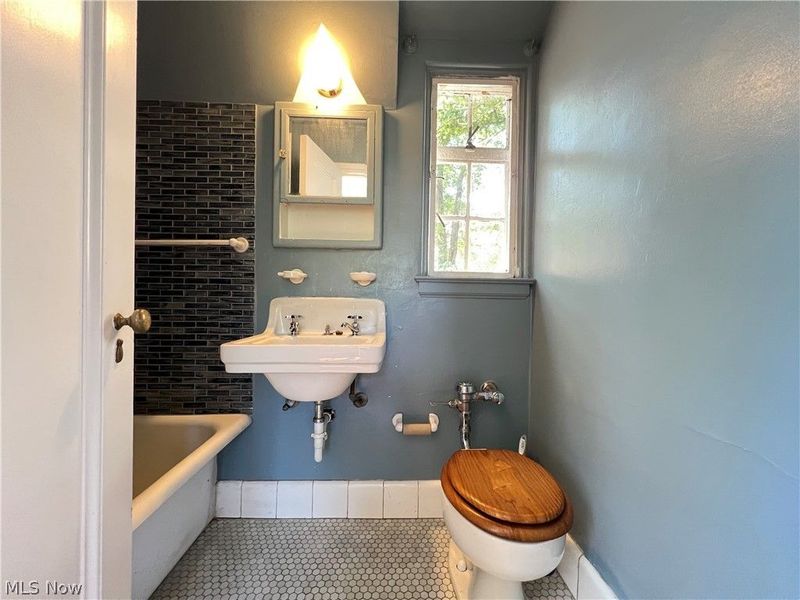 16287 Brewster Road, Cleveland, OH 44112 Photo 45