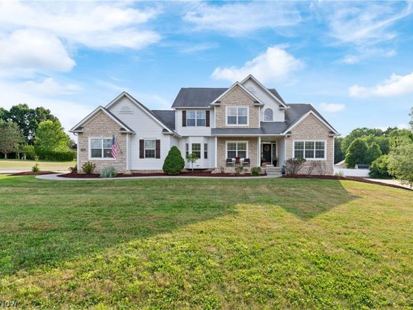 10689 Cleveland Avenue NW, Uniontown, OH 44685