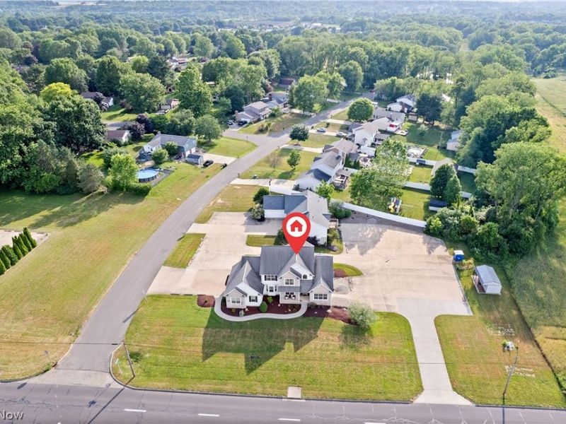 10689 Cleveland Avenue NW, Uniontown, OH 44685 Photo 2