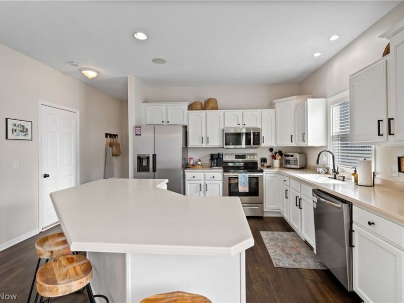 10689 Cleveland Avenue NW, Uniontown, OH 44685 Photo 9
