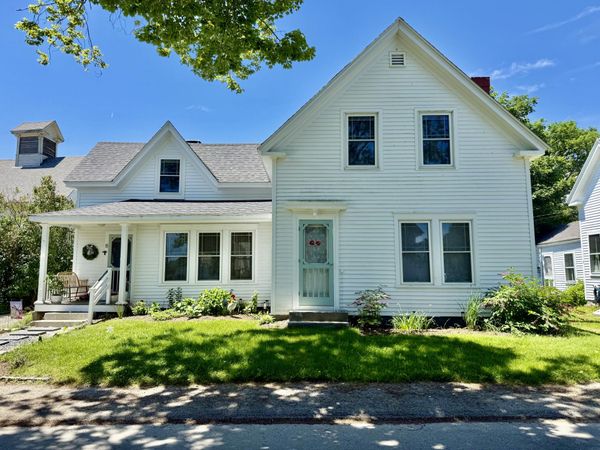8 Pleasant Street , Vinalhaven, ME 04863