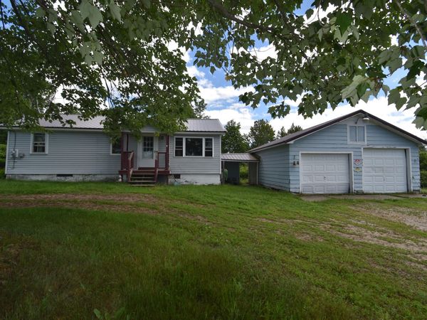 975 Beans Corner Road , Hartland, ME 04943