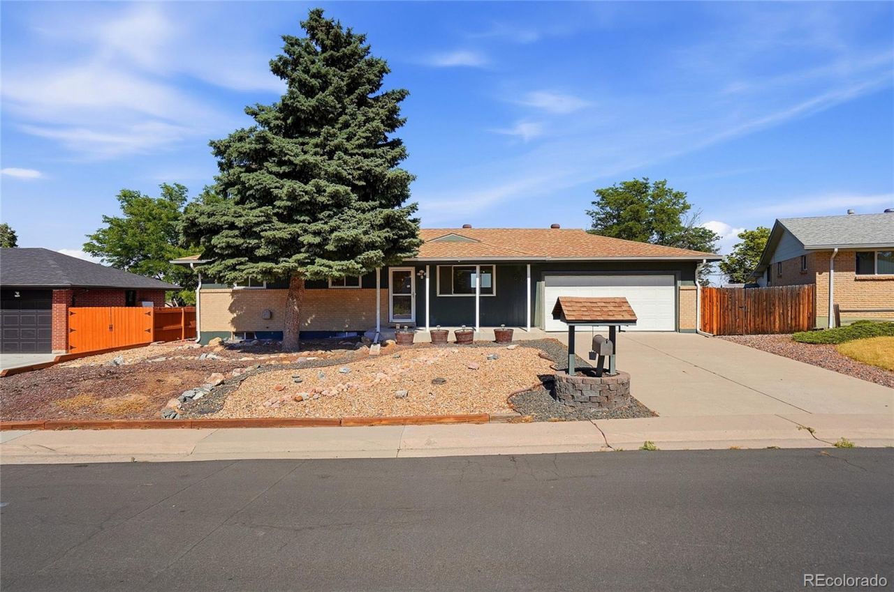 614 S Worchester Street, Aurora, CO 80012 Main Photo