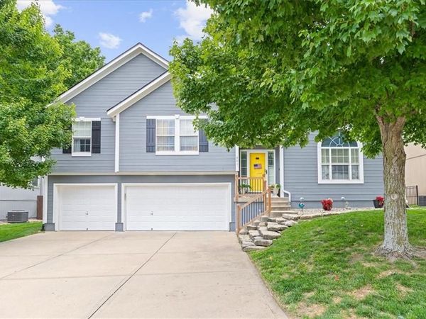 901 Colonial Drive, Pleasant Hill, MO 64080