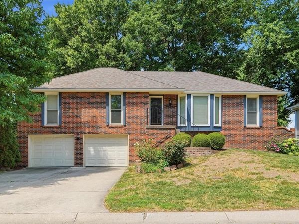 2728 Queen Ridge Drive, Independence, MO 64055