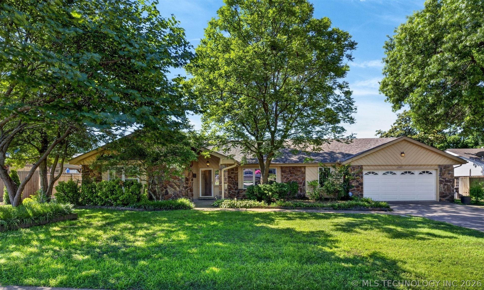 2423 Chapel Hill, Bartlesville, OK 74006 Main Photo