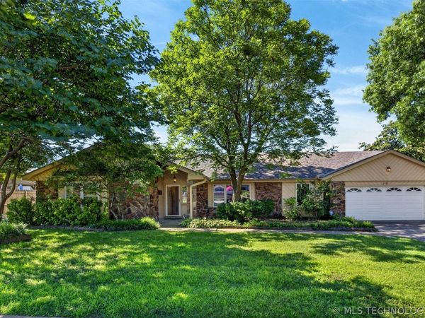 2423 Chapel Hill, Bartlesville, OK 74006