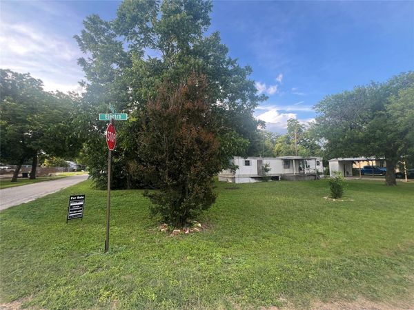 201 E Electra ST , Thrall, TX 76578