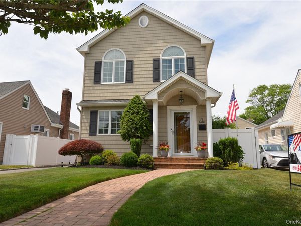2698 Rosebud Avenue , Merrick, NY 11566