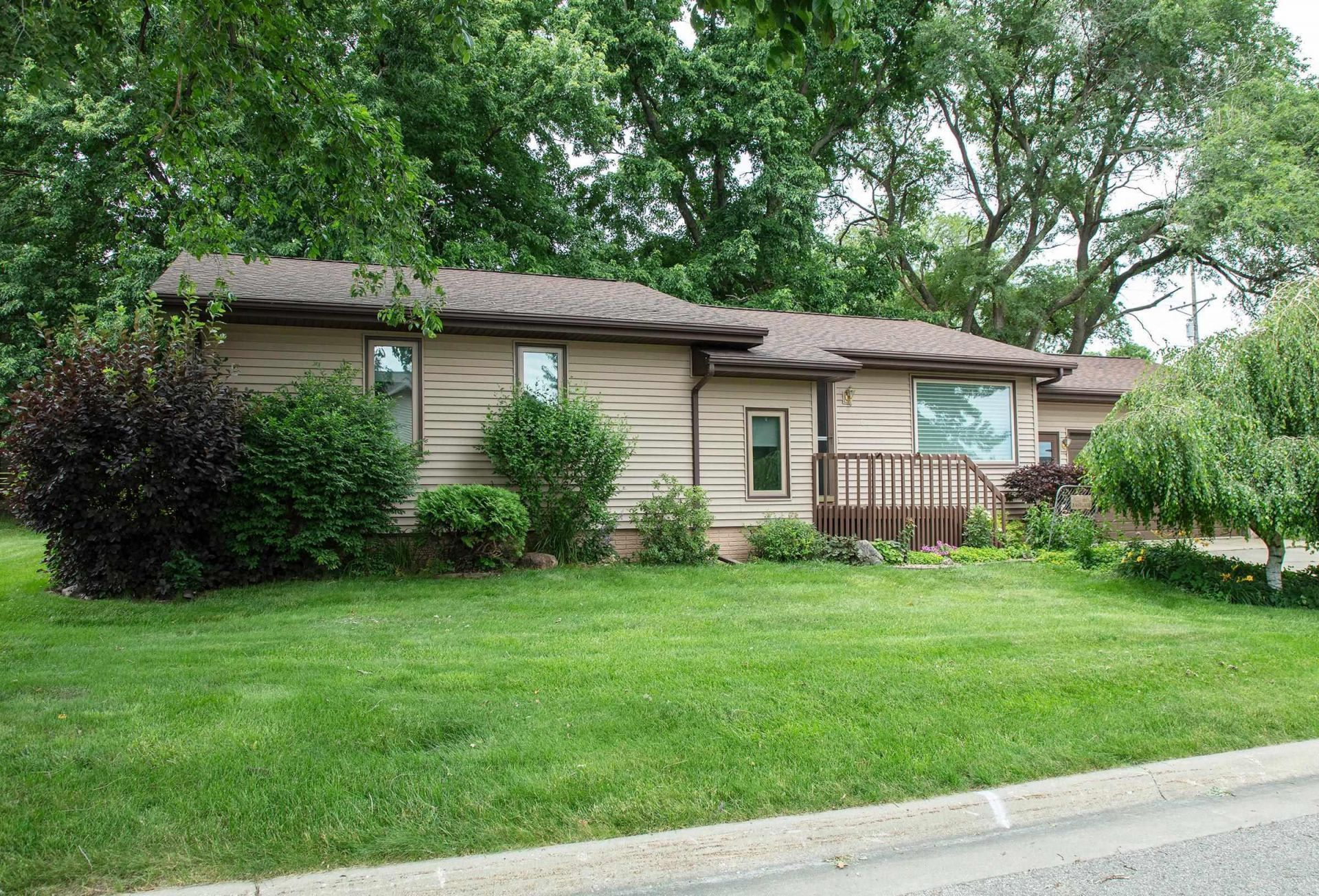107 Eastgate Dr, Reinbeck, IA 50669 Main Photo
