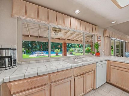 9069 Bader Rd, Elk Grove, CA 95624 Photo