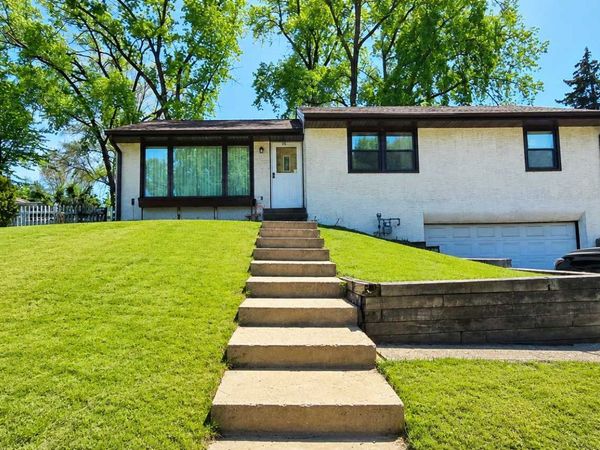 184 Larpenteur Avenue E, Saint Paul, MN 55117