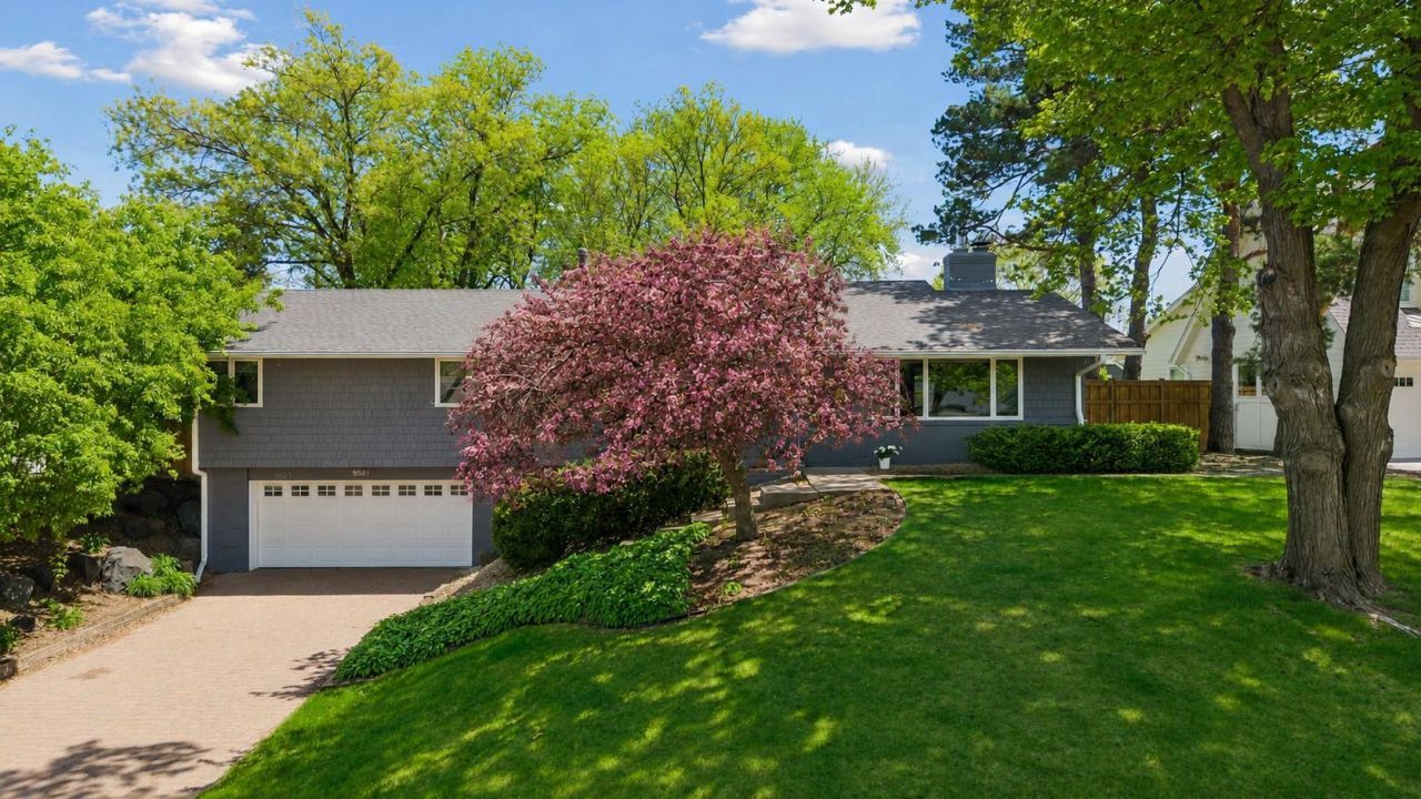 5521 Mirror Lakes Drive Edina, MN 55436