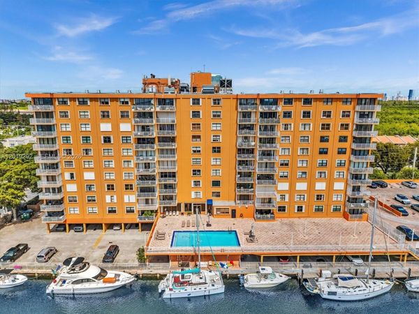 2450 NE 135th St , Unit 201, North Miami, FL 33181