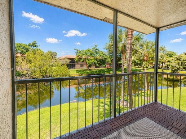 305 Lakeview Dr , Unit 204, Weston, FL 33326