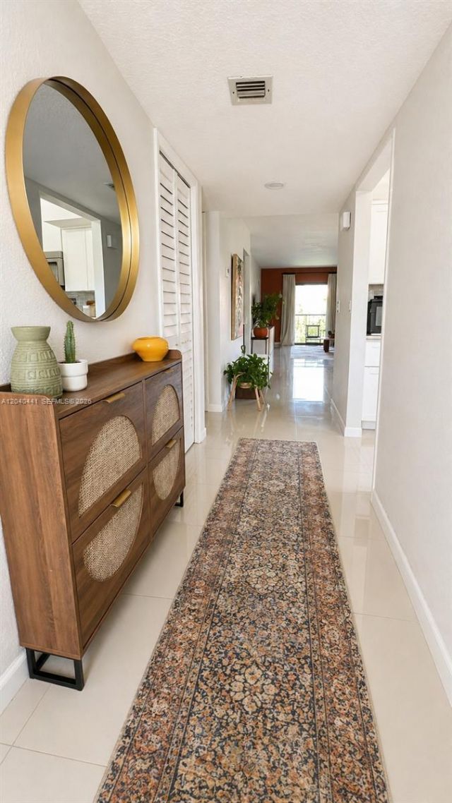 305 Lakeview Dr , Unit 204, Weston, FL 33326 Photo