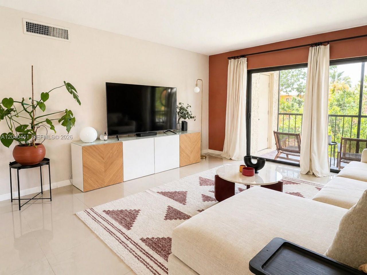 305 Lakeview Dr , Unit 204, Weston, FL 33326 Photo