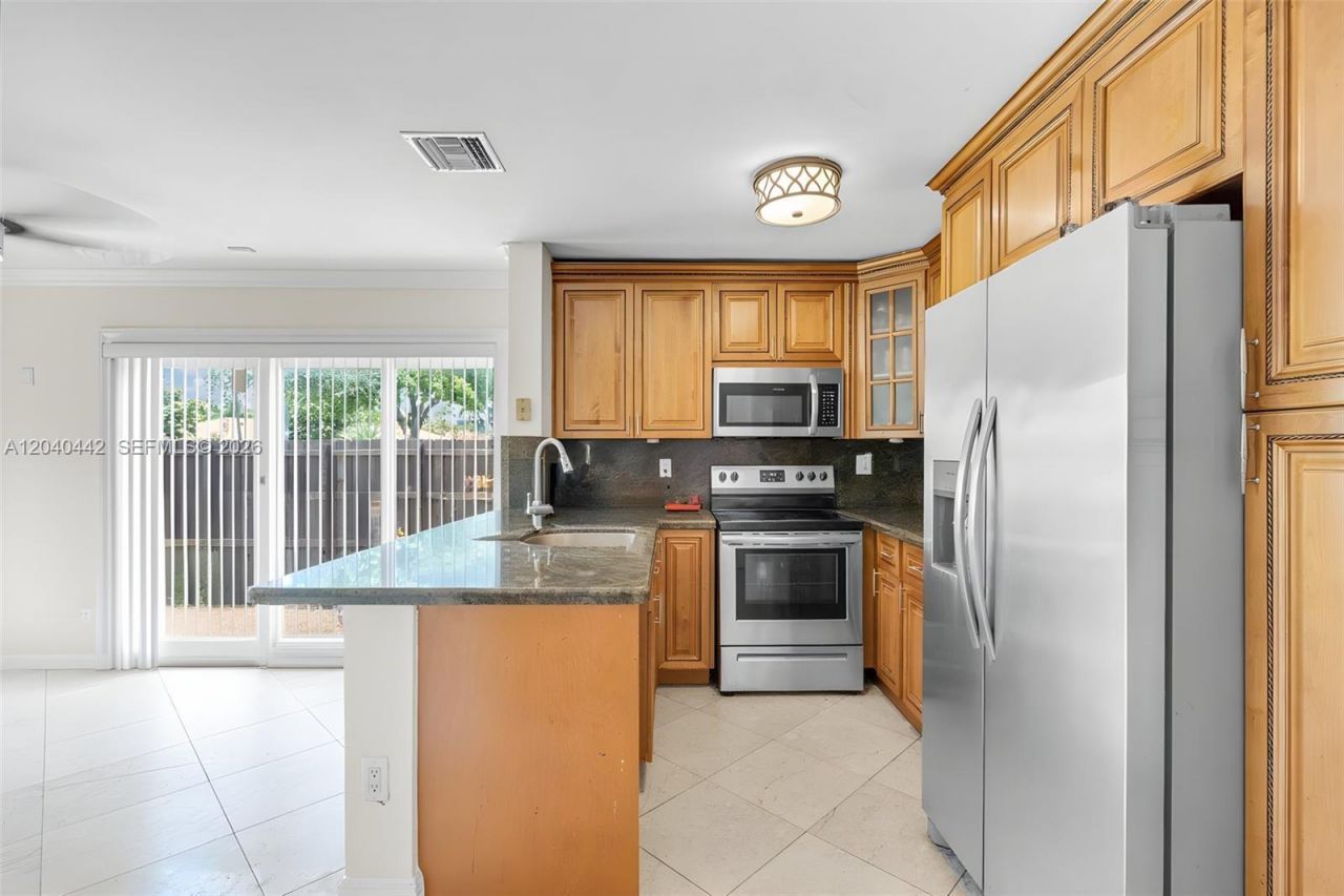10170 NW 54th Ter, Doral, FL 33178 Photo