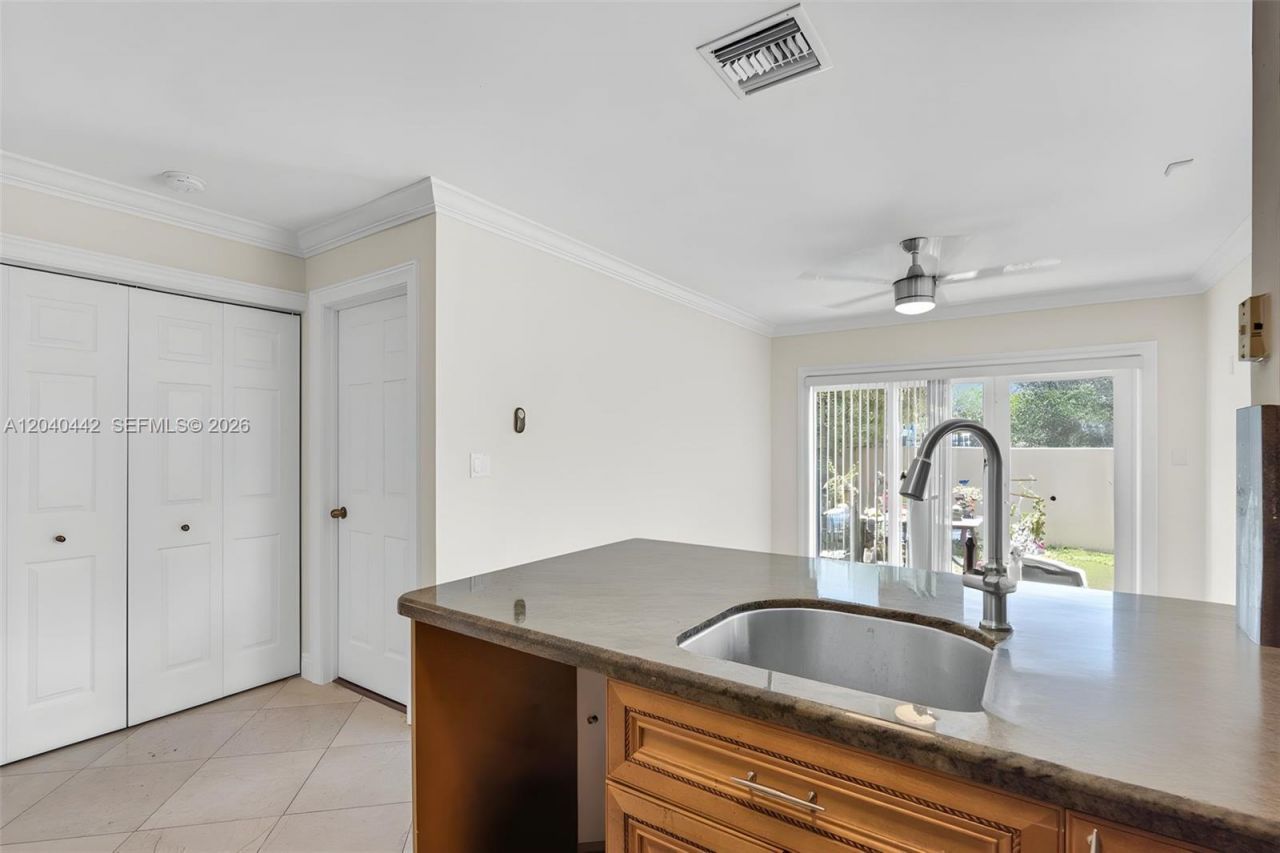 10170 NW 54th Ter, Doral, FL 33178 Photo