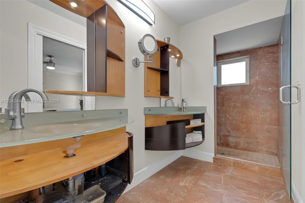 10170 NW 54th Ter, Doral, FL 33178 Photo