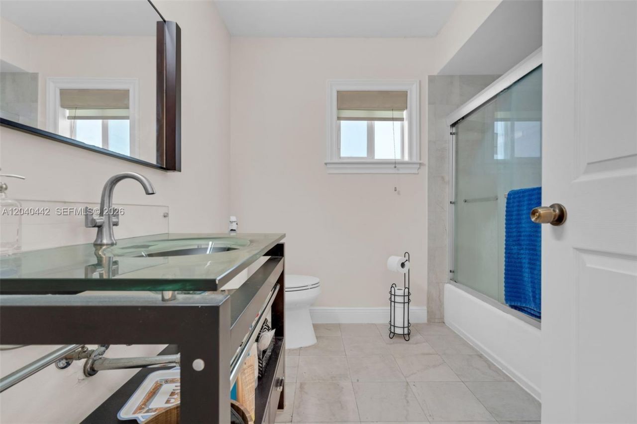 10170 NW 54th Ter, Doral, FL 33178 Photo
