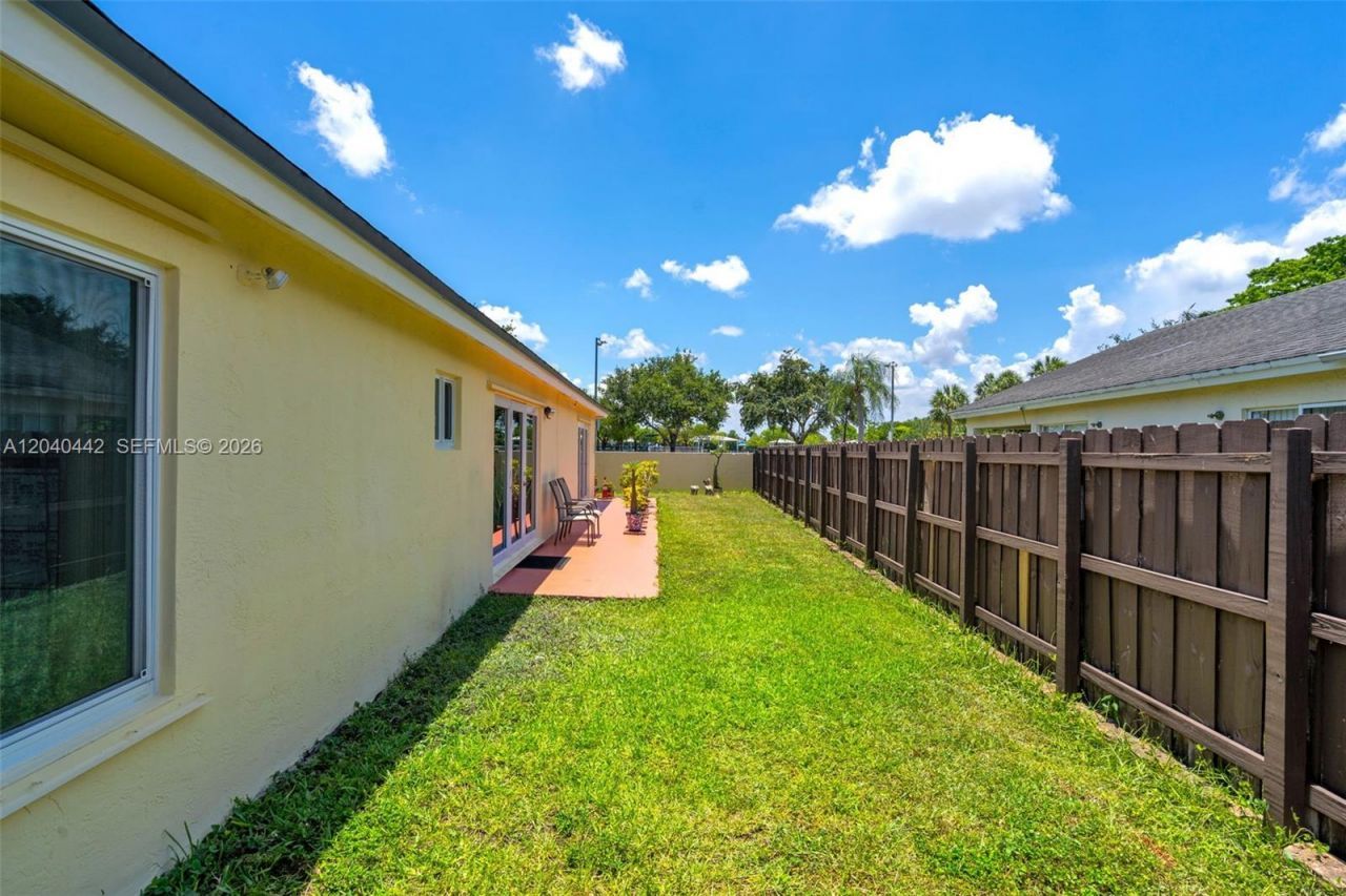 10170 NW 54th Ter, Doral, FL 33178 Photo