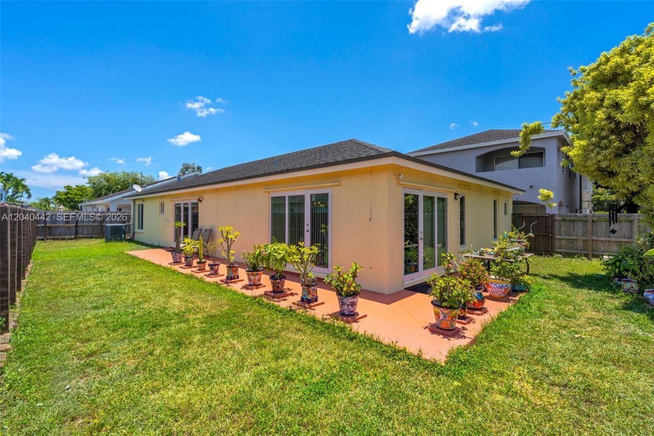 10170 NW 54th Ter, Doral, FL 33178 Photo