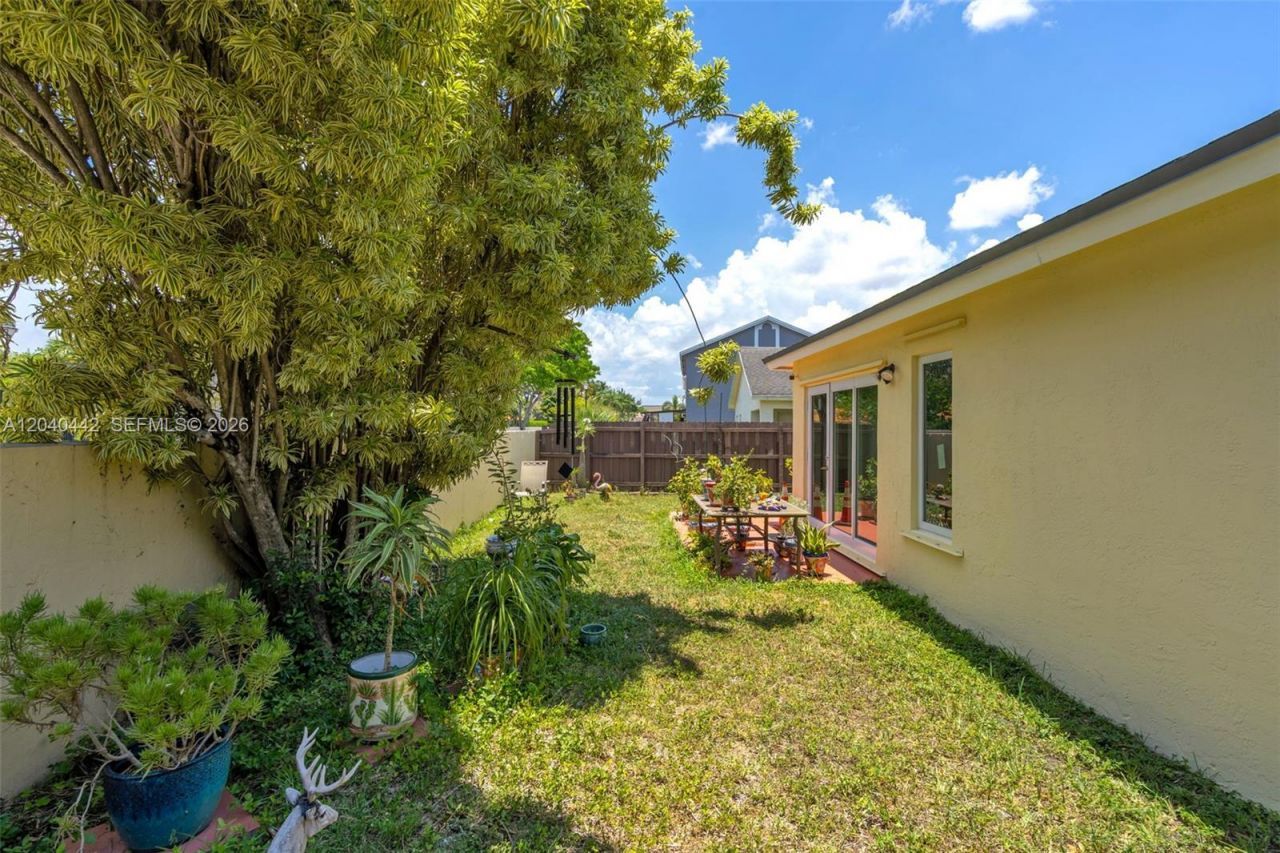 10170 NW 54th Ter, Doral, FL 33178 Photo