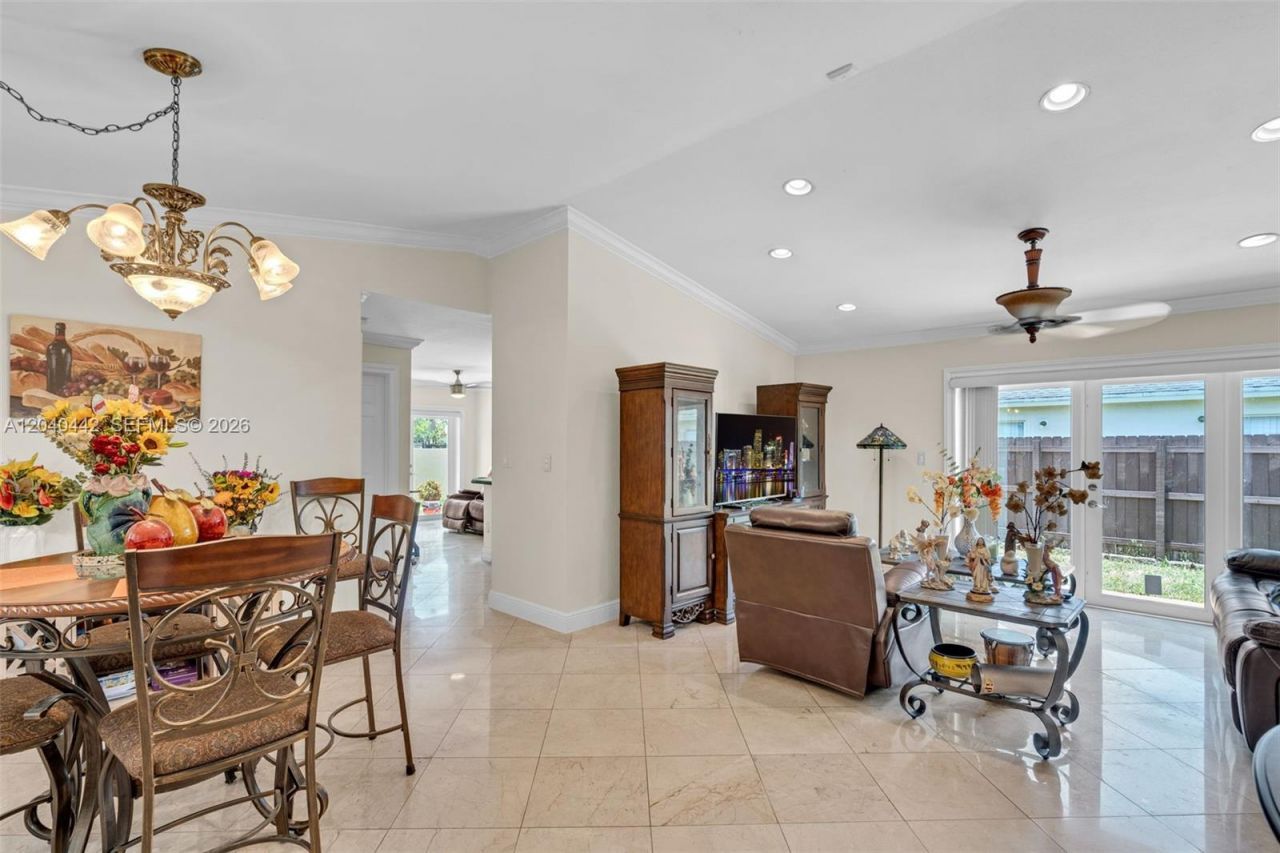 10170 NW 54th Ter, Doral, FL 33178 Photo
