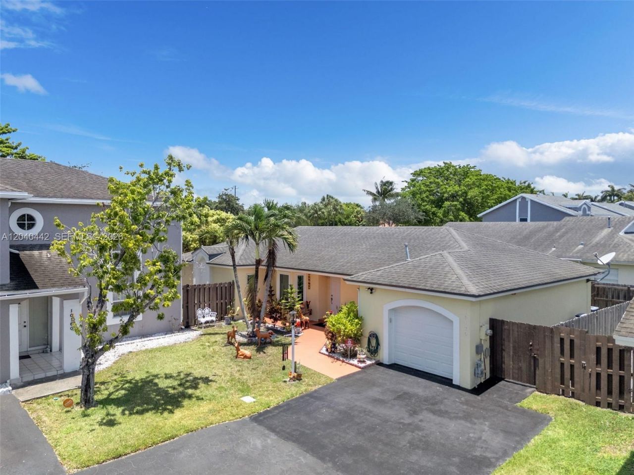 10170 NW 54th Ter, Doral, FL 33178 Photo